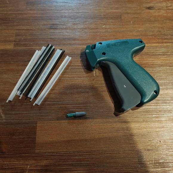 Avery Dennison Micro Stitch Tagging Gun Starter Kit 1 Needle 1080 Fasteners - Picture 4 of 4